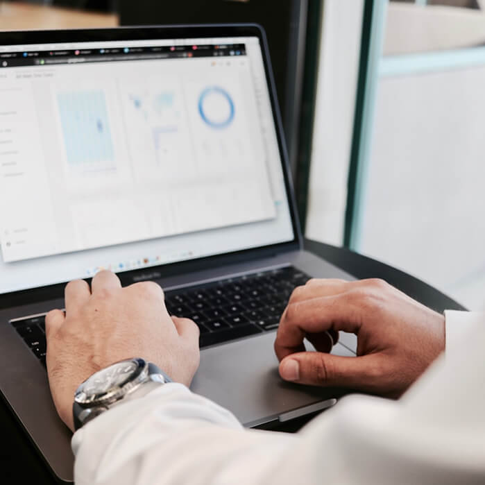 如何在PDF文件中添加或删除页面?